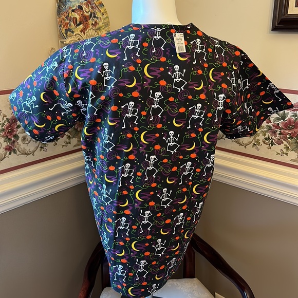 NWT Halloween, fall themed scrub shirt w/skeletons - Picture 3 of 7
